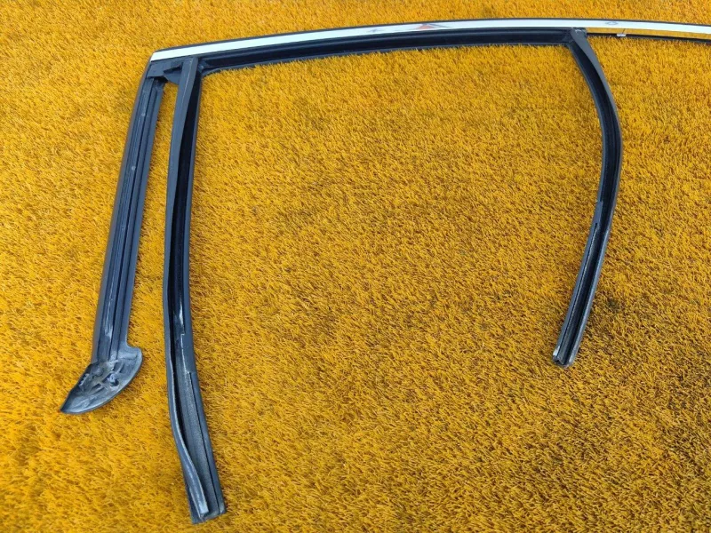 Уплотнитель стекла двери