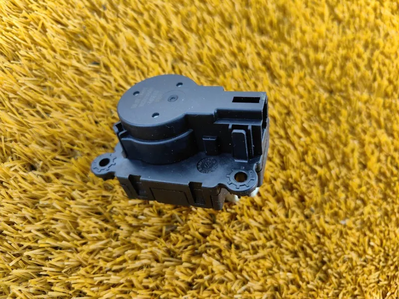 Моторчик заслонки печки