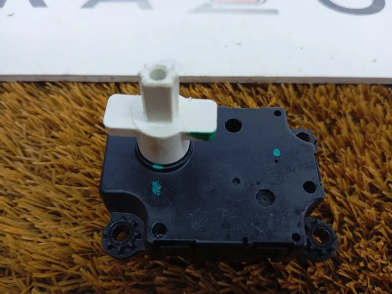 Моторчик заслонки печки