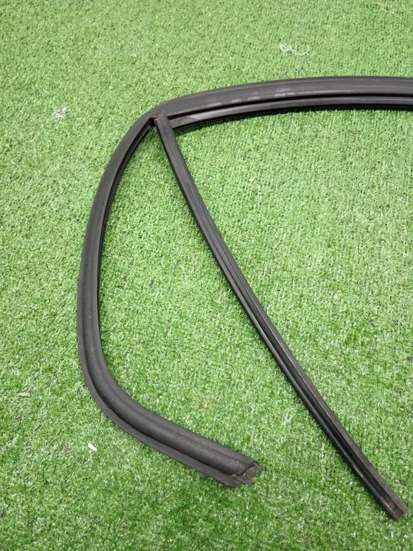 Уплотнитель стекла двери