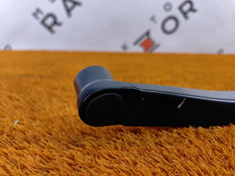 поводок стеклоочистителя