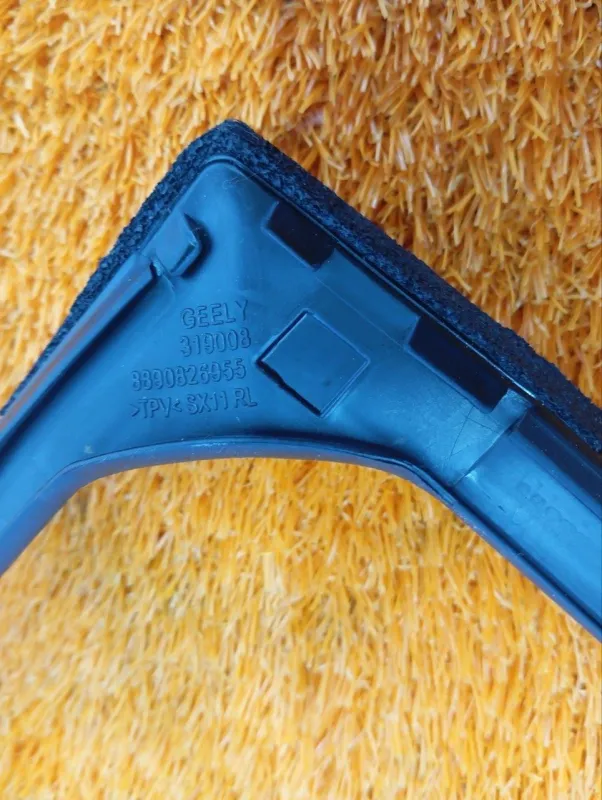 Уплотнитель стекла двери