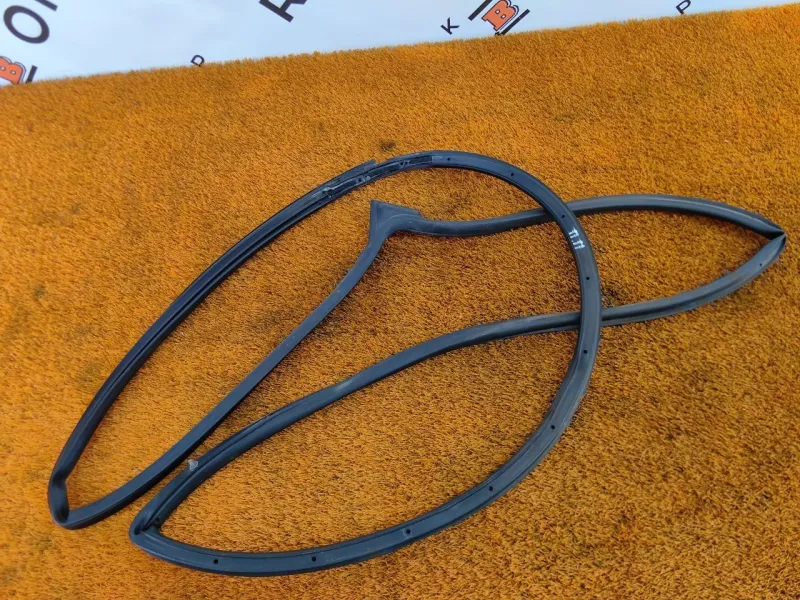 Уплотнитель двери