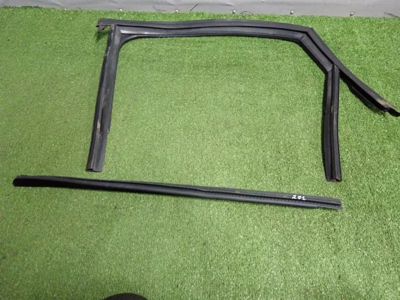 Уплотнитель стекла двери