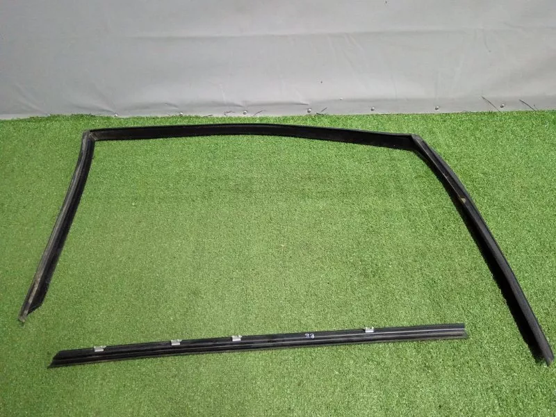 Уплотнитель стекла двери