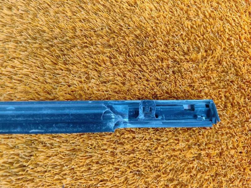 Молдинг стекла