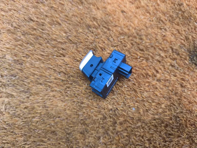 Кнопка стеклоподъемника