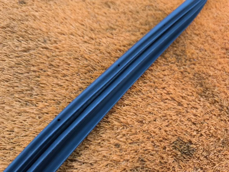 Уплотнитель проема двери