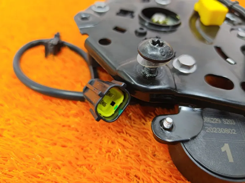 Замок багажника