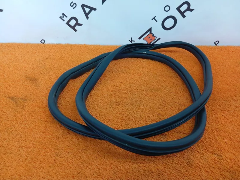 Уплотнитель проема двери