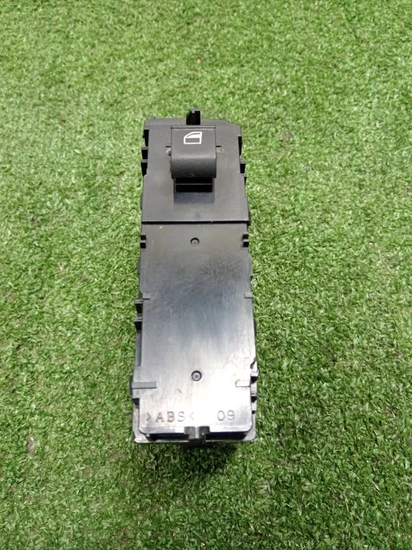 Кнопка стеклоподъемника