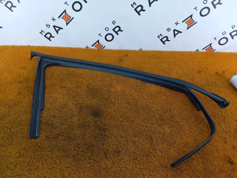 Уплотнитель стекла двери