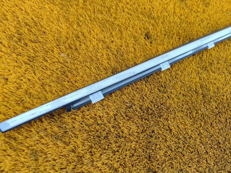 Уплотнитель стекла двери