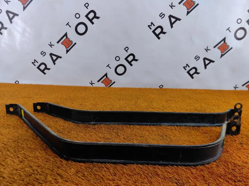 Крепление топливного бака