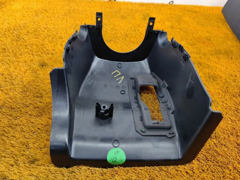 Кожух рулевой колонки