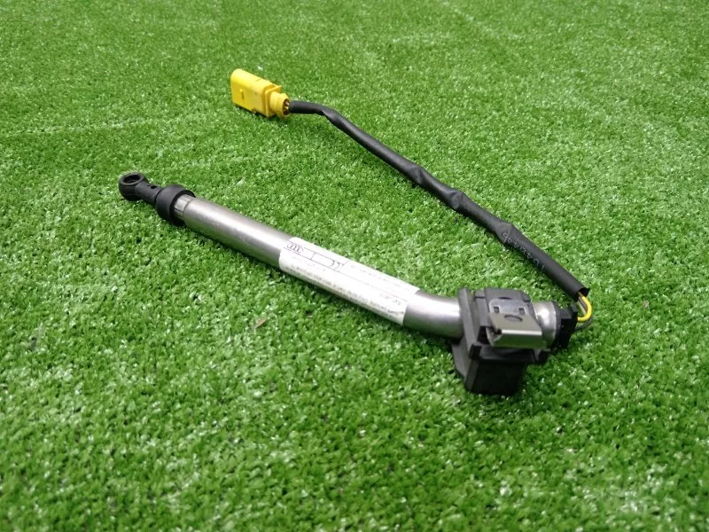 Пиропатрон петли капота Audi A5 2019 8W6823823 2 CYR