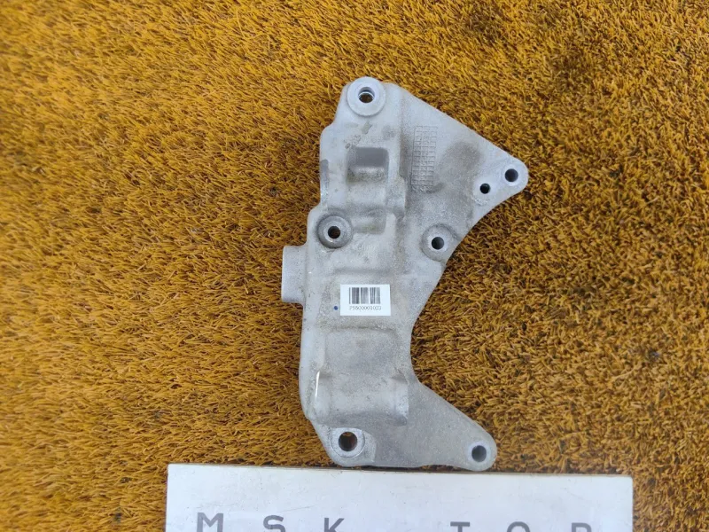 Кронштейн генератора