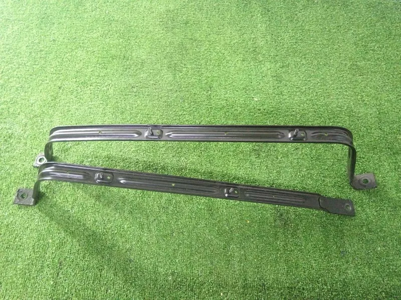 Крепление топливного бака