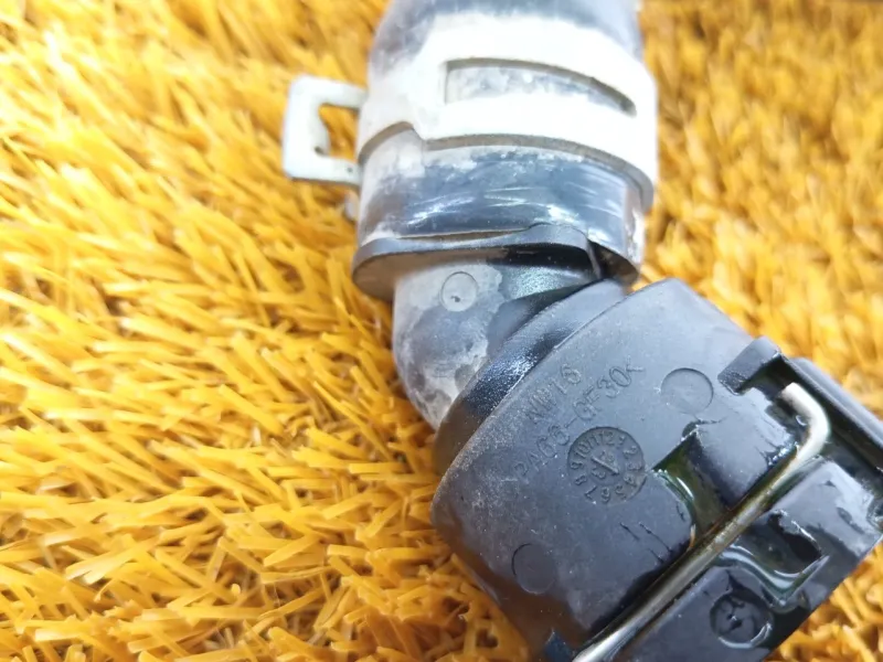 Патрубок отопителя