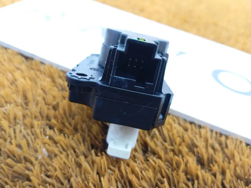 Моторчик заслонки печки