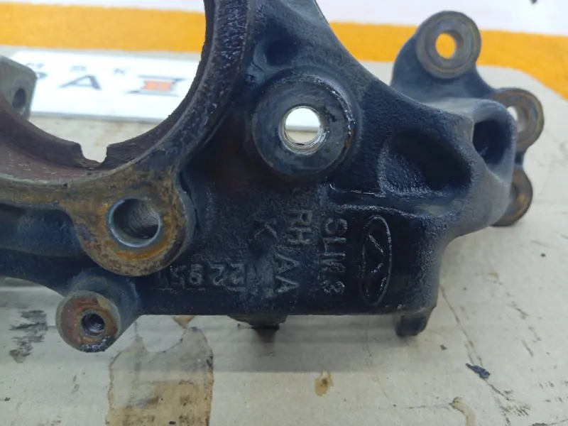 Кулак поворотный