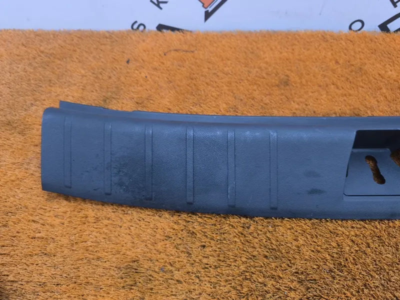 Накладка замка багажника