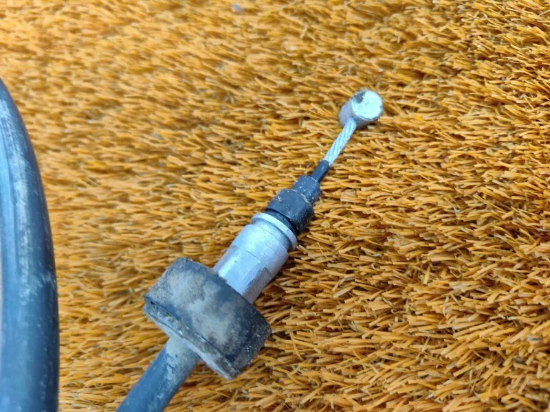 Трос стояночного тормоза