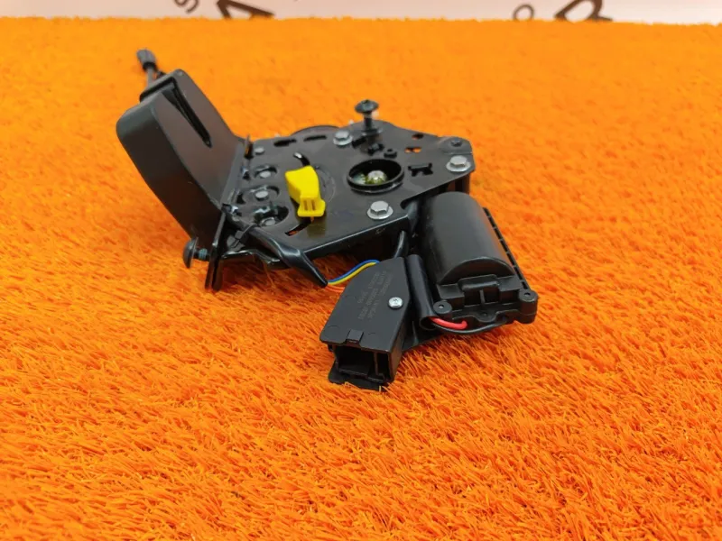 Замок багажника