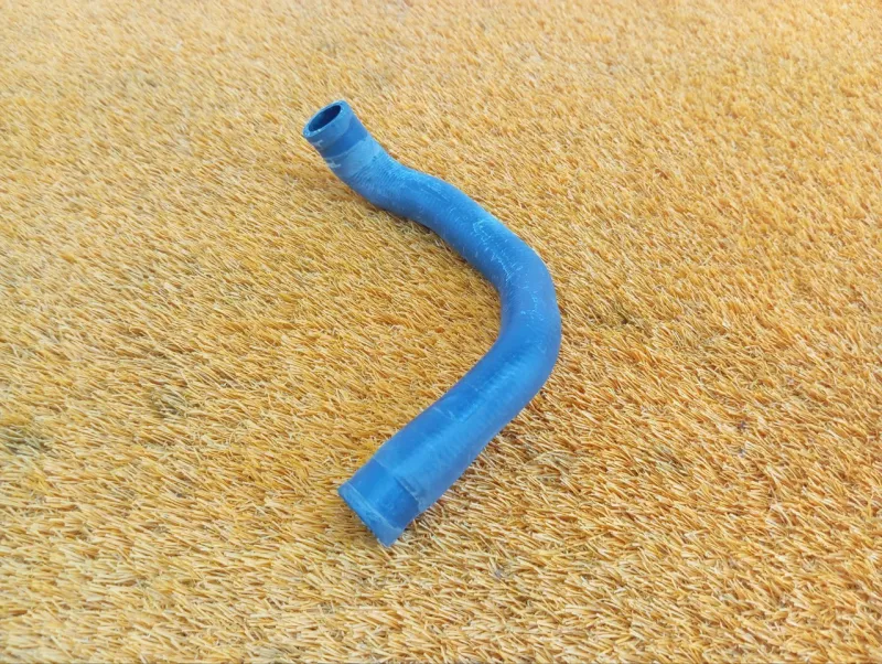 Патрубок системы охлаждения