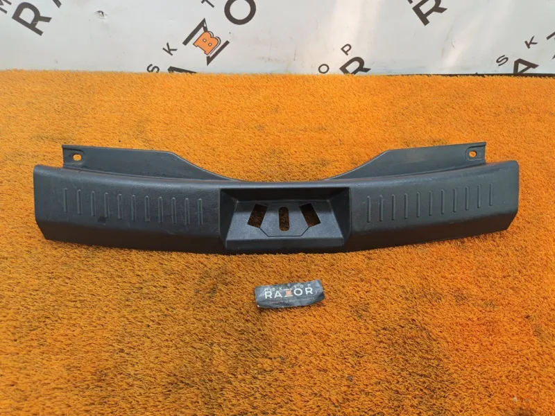 Накладка замка багажника