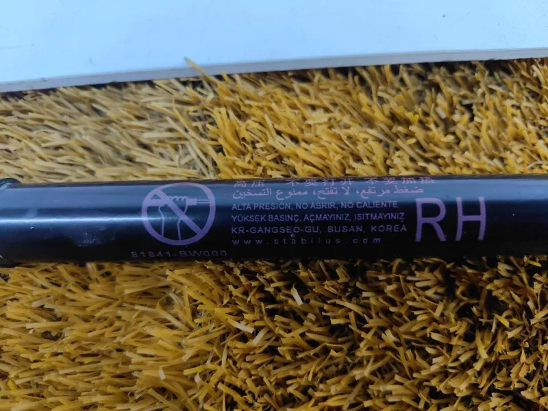 Амортизатор крышки багажника