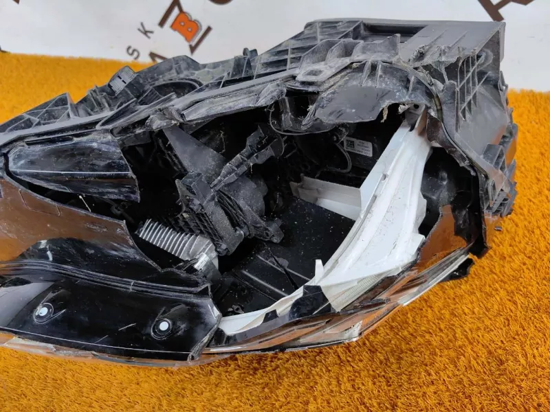 Фара ксеноновая