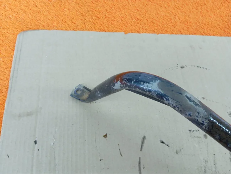 Крепление топливного бака