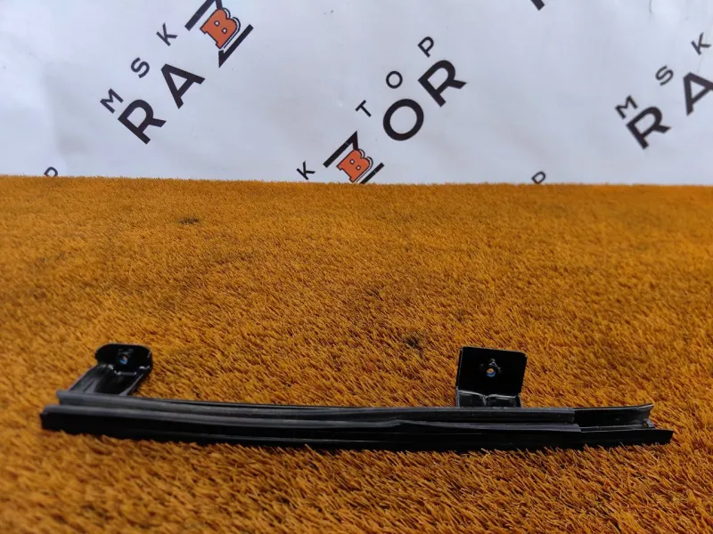 Направляющая стекла двери