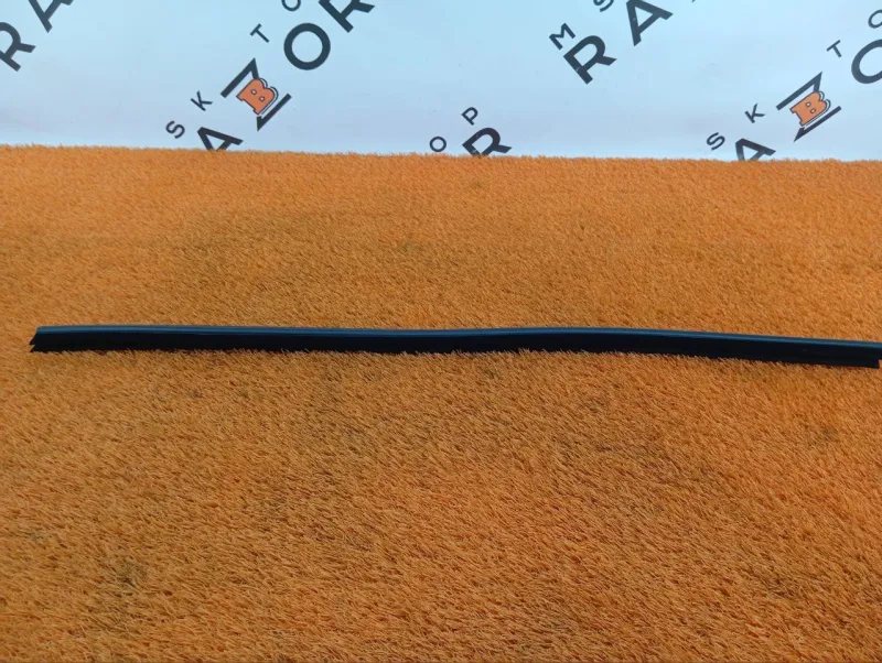 Уплотнитель стекла двери