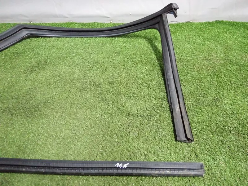 Уплотнитель стекла двери