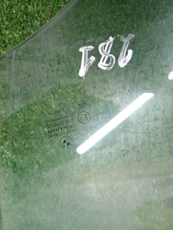 Стекло двери BMW X5 2008 51337137013 E70, переднее левое