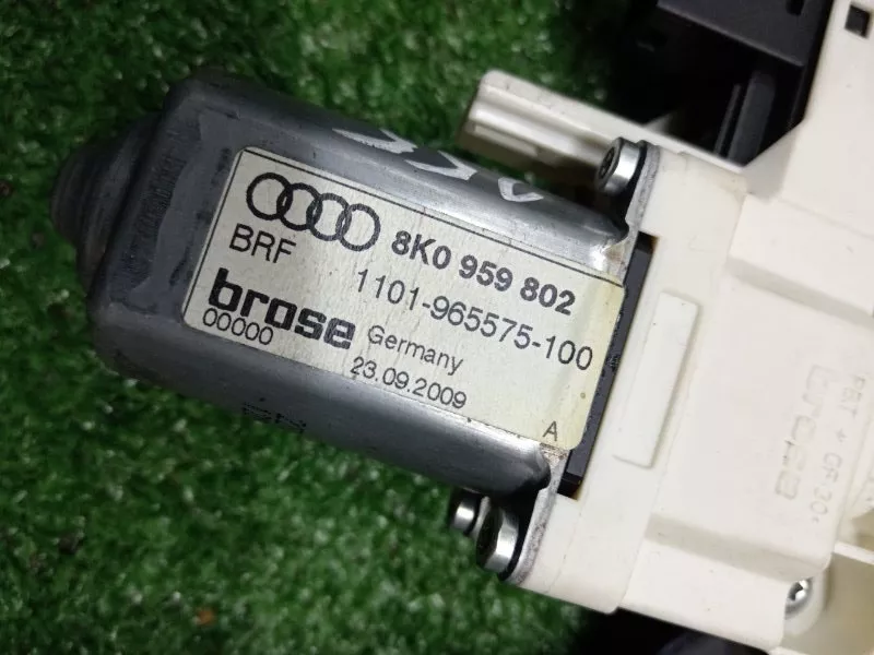 Стеклоподъемник Audi A4 2009 8K0839461 B8, задний левый