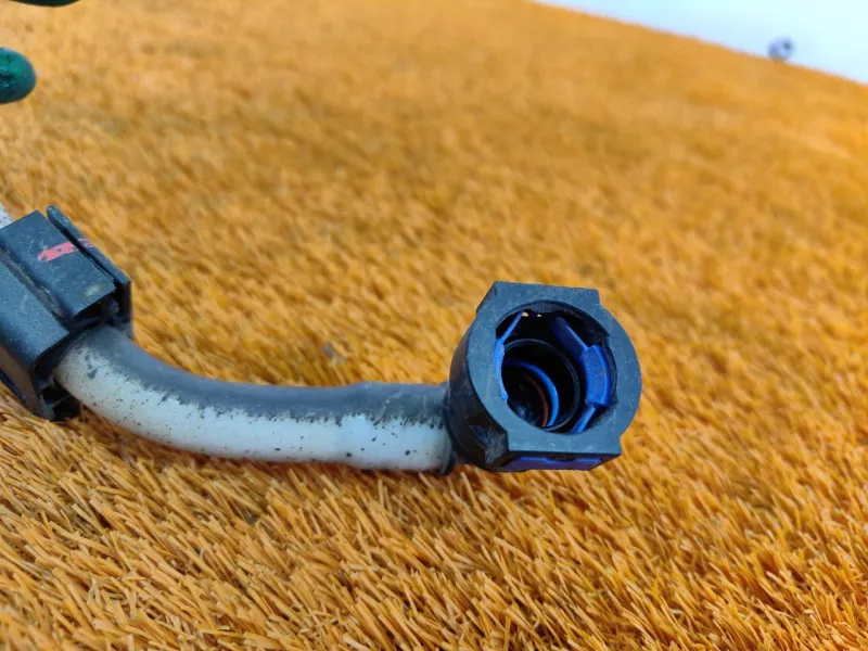 Трубка топливная