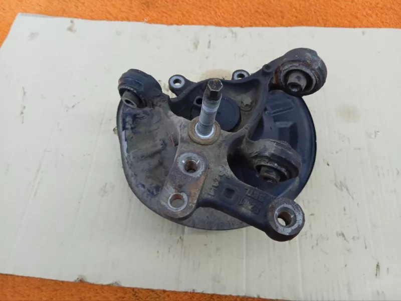 Кулак поворотный