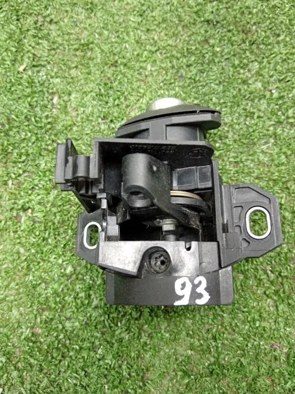 Личинка замка багажника