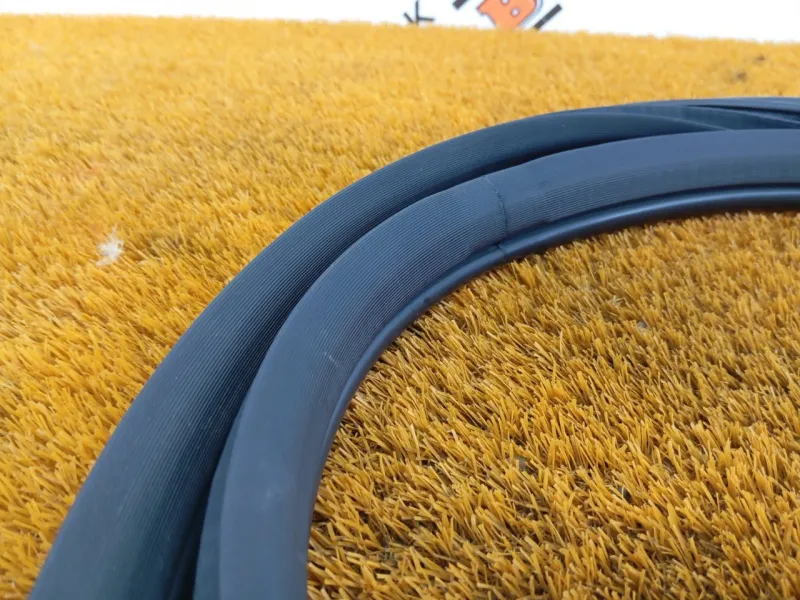 Уплотнитель проема двери