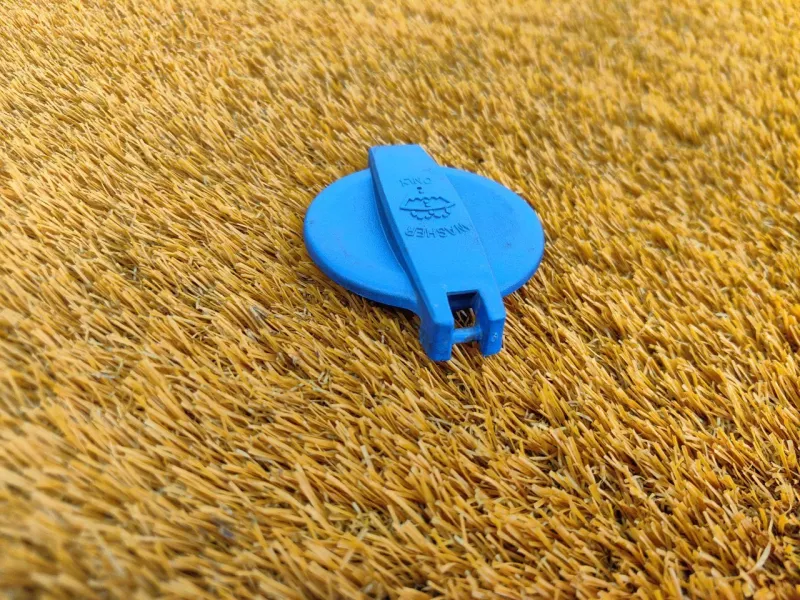 Крышка бачка стеклоомывателя