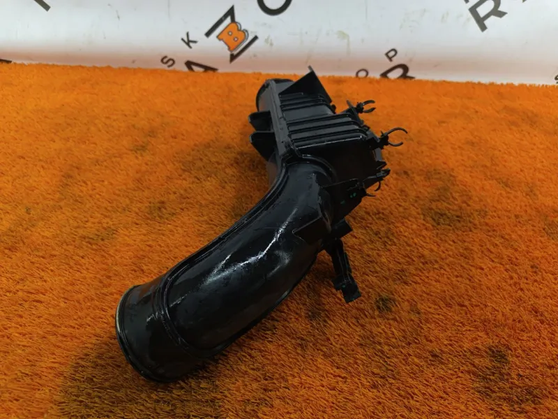 Патрубок воздушного фильтра