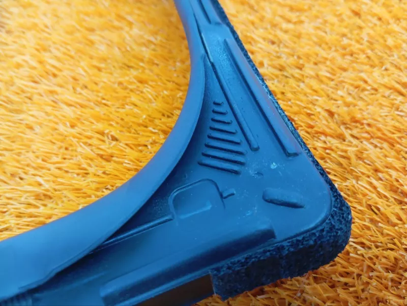 Уплотнитель стекла двери