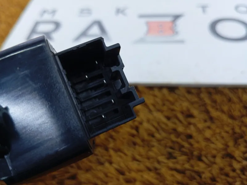 Кнопка стеклоподъемника