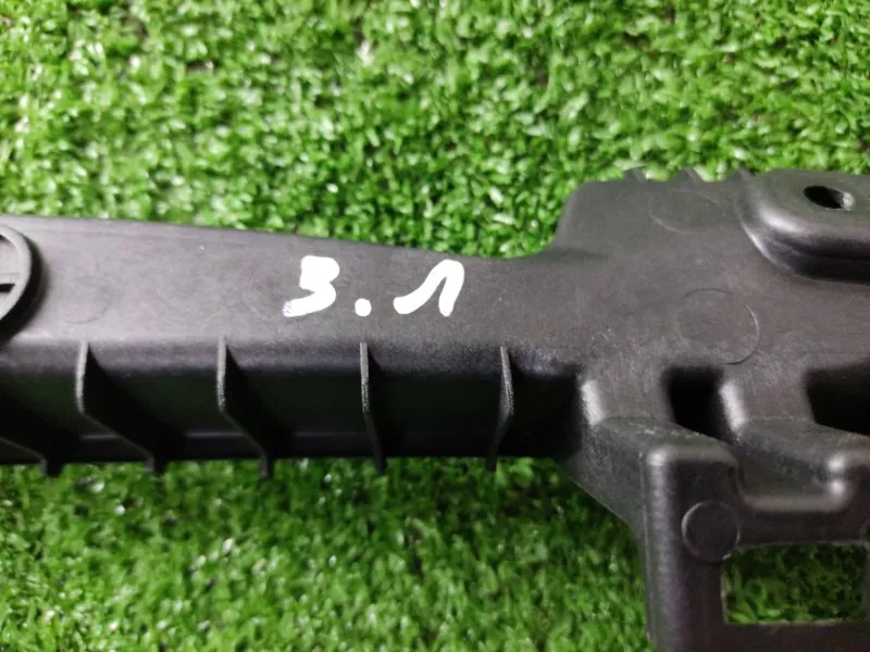 Кронштейн кузова