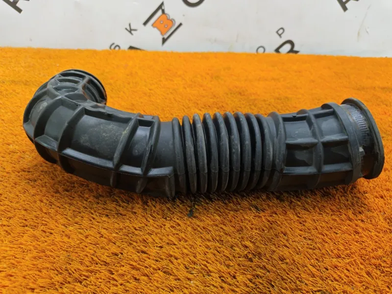 Патрубок воздушного фильтра