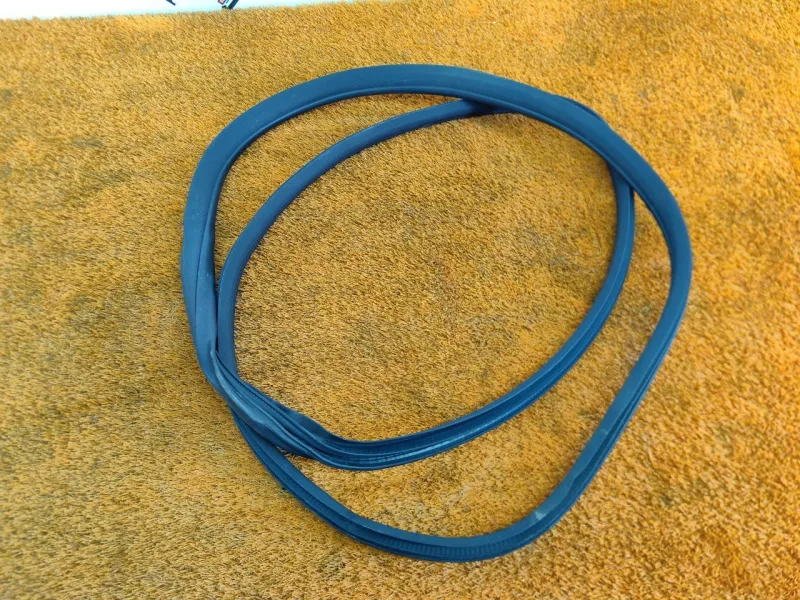 Уплотнитель проема двери