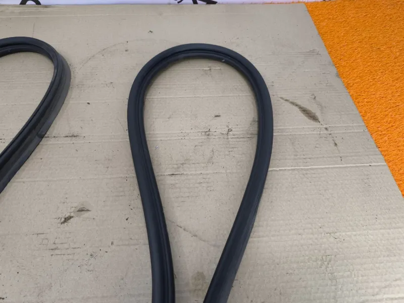 Уплотнитель багажника